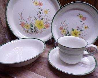 2508 Royal Prestige Field Song #9805 Beautiful Vintage Floral Stoneware 20 pc Set Oven to Table to Dishwasher - Excellent Condition