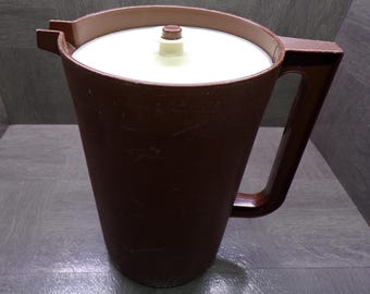 2606 Tupperware 1 Gallon 10.5" Dark Brown Pitcher with Almond Tight Seal Lid - has Scratches
