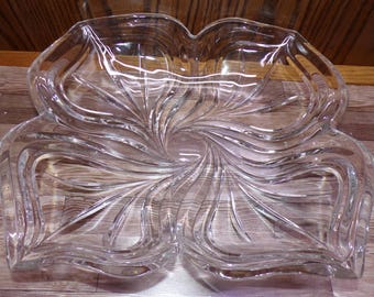2509 Mikasa Spring Flair 11" Flower Shape 24% Lead Crystal Centerpiece Decorative Bowl - Great Condition