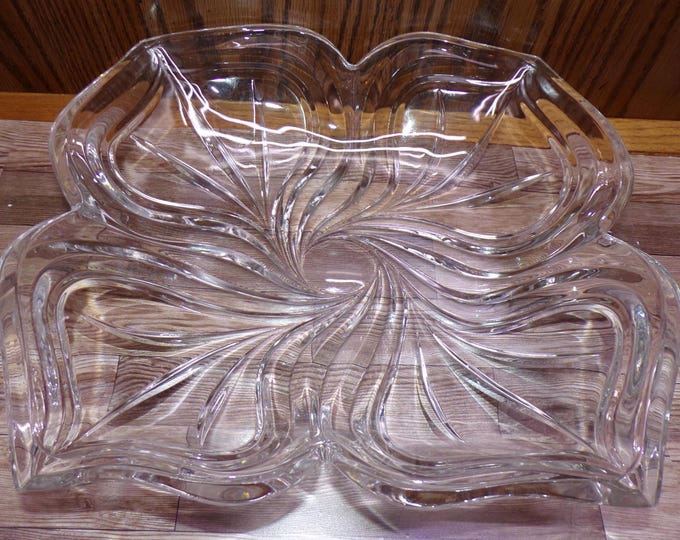 2509 Mikasa Spring Flair 11" Flower Shape 24% Lead Crystal Centerpiece Decorative Bowl - Great Condition