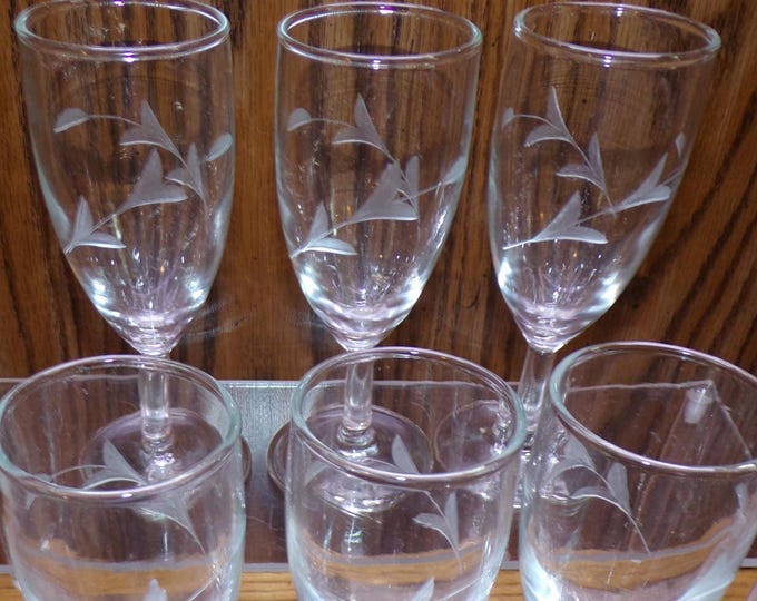 2508 Anchor Hocking 4 oz Whiskey Sours 5.75" Stemmed Vintage Set of 6 - Hand Cut Glass Flair Design - Great Condition in Original Box
