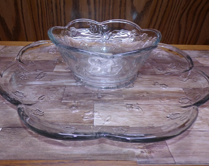 2508 Anchor Hocking Glass Savannah 2 pc Set 12" Serving Tray & 6" Center Bowl Flower Shaped w/Embossed Flowers- Excellent Cond. in Orig. Box