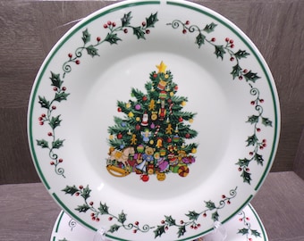 2604 Gibson Everyday Vintage Christmas Tree Trimings Holiday 10.5" Dinner Plates Set of 4