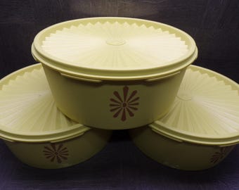 2605 Tupperware Servalier #1204-7 Vintage Harvest Gold 6 pc (3) 8" Canisters and (3) Starburst Lids