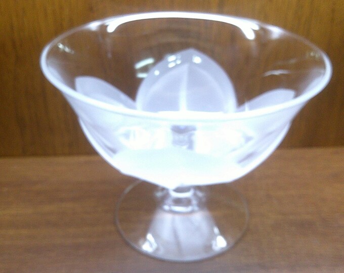 2503 JD Durand Cristal D'Arques Florence Satin Frosted Petal 7" Tall x 9" Wide Footed French Crystal Centerpiece Fruit Bowl- Great Condition