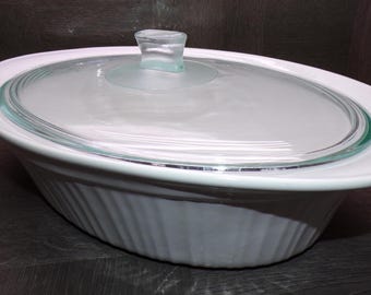2608 Corning Ware French White Fluted Ribbed 4 qt. Oval Roaster/ Casserole Dish w/ Molded Side Handles & Glass Cover 13" x 9" Inner Dims.