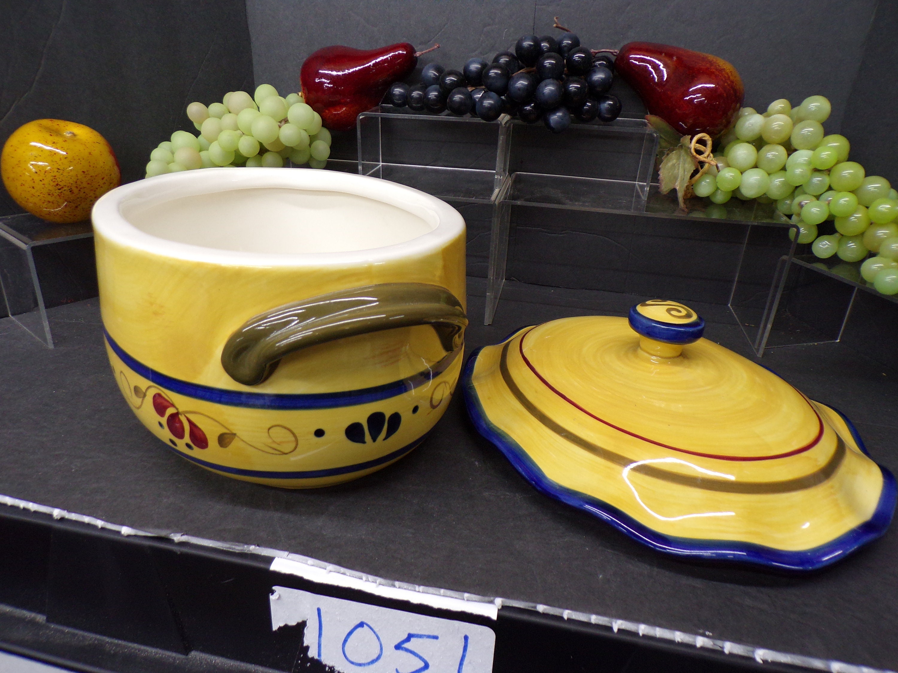 Home \u0026 Garden Party Welcome Home Stoneware Bean Pot / Casserole with Lid 8  Yellow, Green, Red and Blue - Great Condition, image size:3000x2250