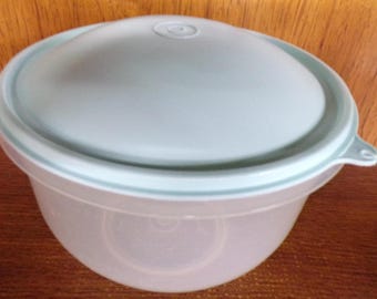 2505 Tupperware Crisp-it 8" Wide x 6" Deep Container w/ Mint Green Lid No Spike 1424-1 & 1425-4 Great Condition