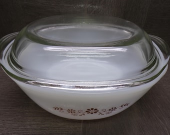 2603 Pyr-O-Rey Dynaware Vintage Milk Glass 8" Casserole Baker 3" Deep w/ Clear Glass Lid - Chip on Inside - Otherwise Great