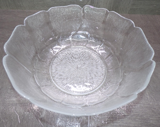 2602 Arcoroc "Fleur" Flower Textured Tempered Glass 9" Vintage Serving Bowl w/ Petal Pattern Made in France -Great Condition