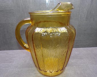 2508 Anchor Hocking Vintage 1960's Honey Amber Sprucewood 9" 64oz Pitcher w/ Ice Catcher Lip