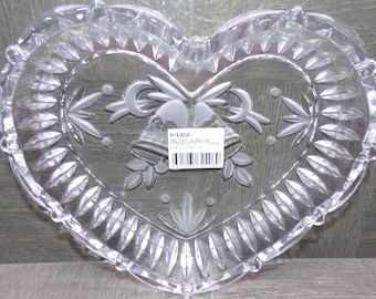 2609 Mikasa Holiday Classics 9" Lead Crystal Heart Tray Frosted Bells