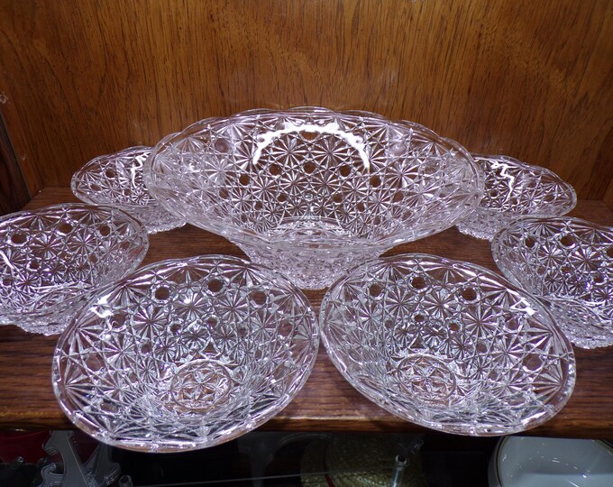 2506 Daisy & Button 7 pc Vintage Clear Glass Salad Bowl Set - (1) 10.25 and (6) 5.5" - Great Condition Very Beautiful