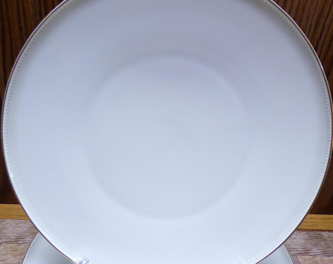 2509 H C Heinrich & Co Bavaria Germany Fine Porcelain Dinnerware 9.75" Dinner Plates Set of 5 Gold Rim - Great Condition