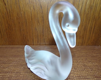 2506 Fenton Clear Frosted Satin 4" Vintage Swan Handmade Glass Figurine - Great Condition