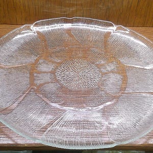 2306 Arcoroc &quot;Fleur&quot; Flower Textured Tempered 13&quot; Wide Platter Tray w/ Petal Pattern Vintage Made in France - Good Condition