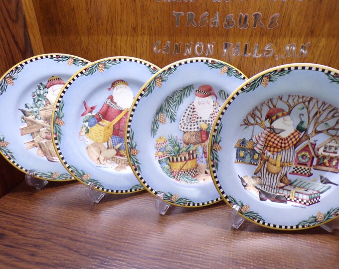 2505 Sakura Woodland Santa 8.25" Salad/ Snack/ Dessert Plates Vintage 1998 Set of 4 by Debbie Mumm - Great Condition