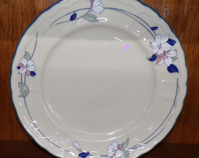 2505 Epoch Apple Blossom E941N Vintage 12.5" Platter- Microwave, Oven, Dishwasher Safe - Great Condition