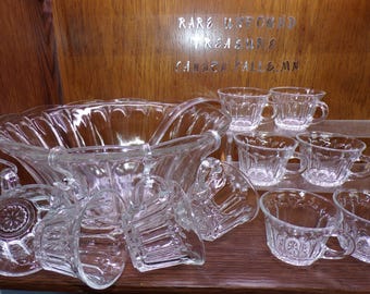 2503 Anchor Hocking Colonial Vintage 18 pc Panel Glass Punch Bowl Set - 8.5 qt Bowl, 8 Cups, 8 Hooks & Ladle - Great Condition