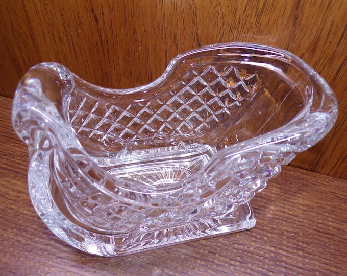 2506 Santas Sleigh 7" x 4" x 5" Tall Heavy Thick Clear Glass Vintage Candy Dish - Great Condition