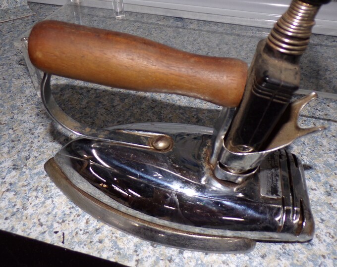 2210 Fostoria Iron Vintage Model 506 Bersted MFG Ontario, Canada - Steel + Wooden Handle