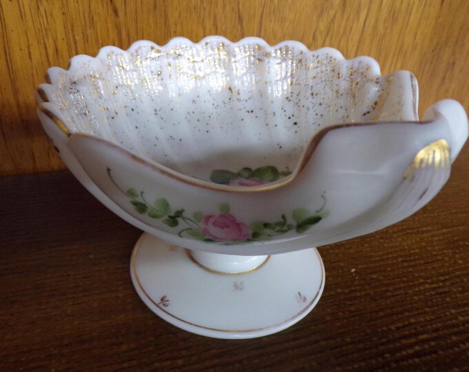 2506 Cambridge Glass Milk Glass 6" Seashell Compote Tuscan Charleton Footed Dish - Great Condition