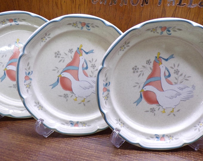 2507 International Tableworks Marmalade 7.75" Stoneware Salad / Snack Plates Set of 3 Goose & Fruit Made in Japan - Great Condition