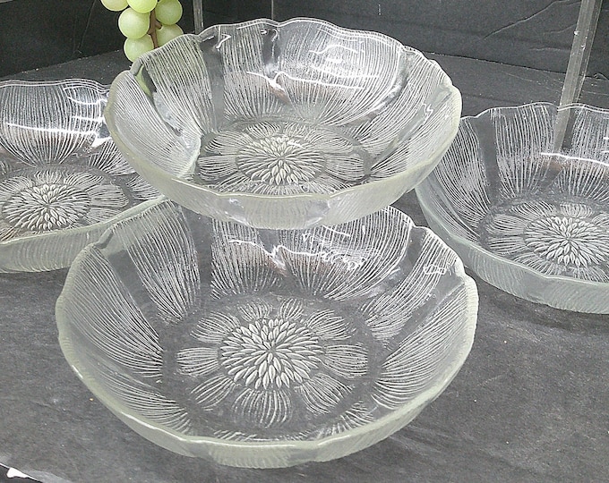 2505 Arcoroc Fleur (Flower) 8" Vintage Flat Bowls Set of 5 - Made in France - Great Condition