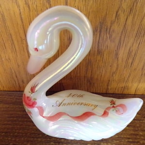 2506 Fenton 40th Anniversary Swan 4&quot; Vintage Hand painted - Artist Signed - Great Condition