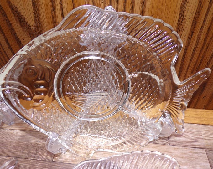 2509 Pasabahce Clear Glass Vintage 7" Fish Snack Tray Plates Set of 4 Made in Turkey - Great Condition