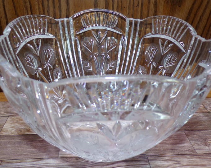 2508 Crystal Clear Industries Darlington Heavy 8" Round Floral Pattern Bowl 5.75" Tall - Great Condition