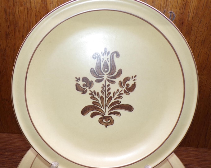 2506 Pfaltzgraff Village Folk Art Stoneware Pottery 10.5" Dinner Plates Set of 4 Brown on Beige w/ Brown Rim Made in USA - Great Condition