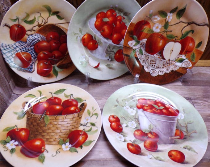 2509 Red Apples 8" Salad/ Snack/ Dessert Plates Vintage Set of 5 - Great Condition