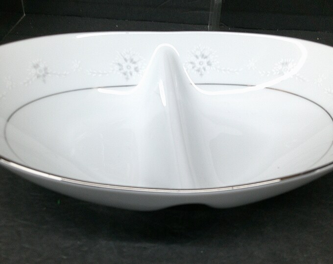 2312 Noritake Monaco #6725 Oval 10" x 7" Vintage Divided Bowl - Silver & White Floral - Excellent Condition