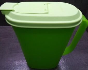 2609 Tupperware Slimline 2 qt. Green Juice Pitcher
