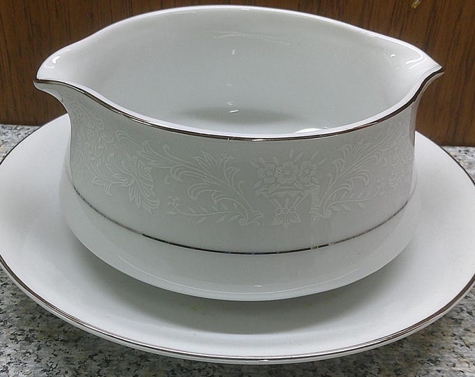 2409 International Silver Co. Fine China Wakefield White Lace Gravy Boat w/ Attached Underplate - Silver Band & Rim - Great Condition