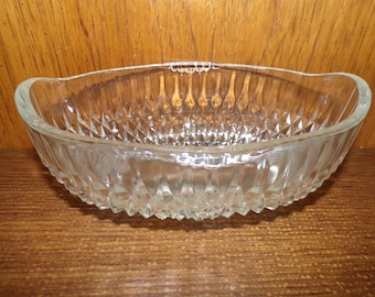 2507 Indiana Glass Vintage Diamond Point Oval Footed Bowl 8.5" x 5.5" x 4" Tall - Pre-owned Good Condition