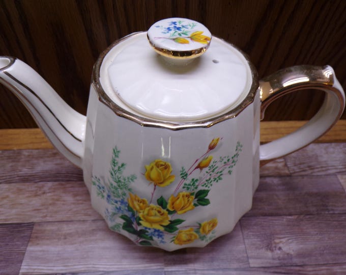 2409 Antique Sadler 6" Fluted Teapot Yellow Rose w/ Gold Accents #3029 Made in England - Great Condition