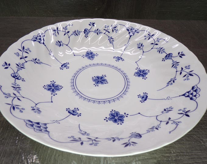 2602 Queens Churchill Finlandia Beautiful Blue Floral 8.75" Vegetable Bowl Made in England- Great Condition