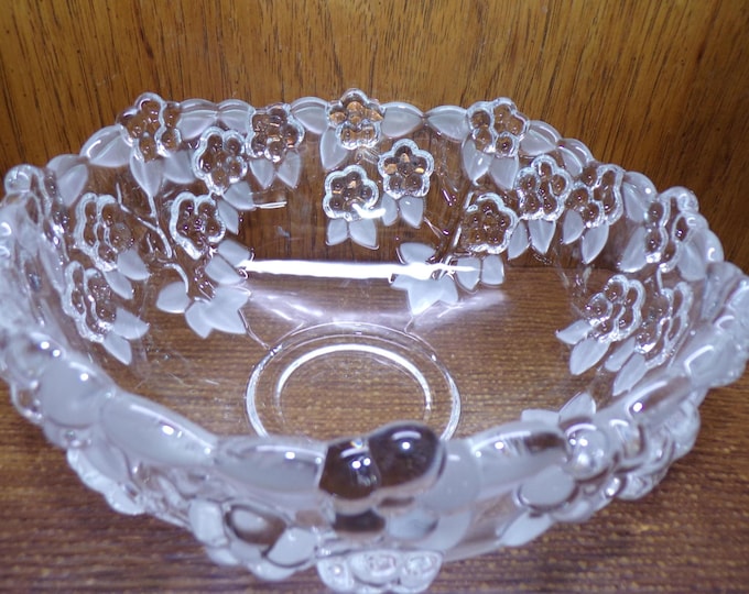 2507 Mikasa Carmen WaltherGlas 8.75" Holly and Berry Vintage Decorative Bowl Raised Flowers & Frosted Leaves - Germany - Great Condition