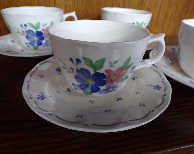 2506 Nikko Fine China Dauphine Provincial Designs Pink Blue Floral Vintage 8 pc Set (4) Cups & (4) Saucers Made in Japan - Great Condition
