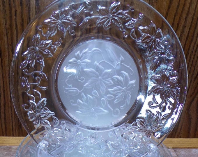 2508 Princess House Fantasia 8" Vintage Crystal Frosted Salad / Luncheon Plates Set of 4 Poinsettia - Excellent Condition