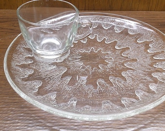 2501 Indiana Glass Sunburst Sparkling Crystal Vintage 8 pc Snack Set - (4) 9" Plates & (4) Cups - Great Condition No Chips or Cracks