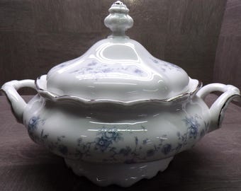 2609 Johann Haviland Fine China Blue Garland Vintage Double Handle Covered Casserole Serving Bowl Bavaria Germany