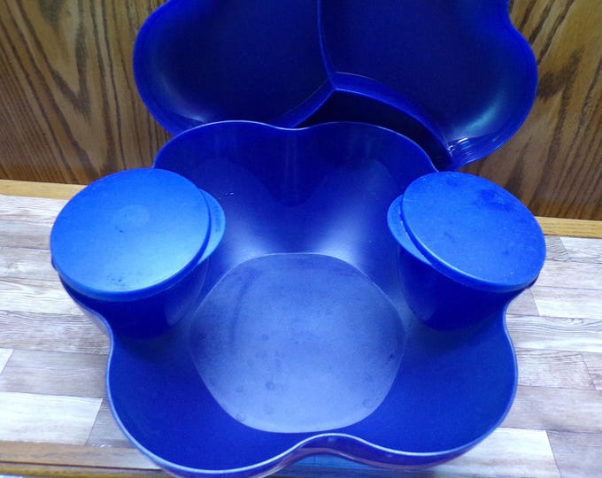2509 Tupperware 6 pc Open House Chip-n-Dip / Salad Set Navy Blue Chip Bowl, Lid and 2 Dip Cups w/Lids - Great Condition