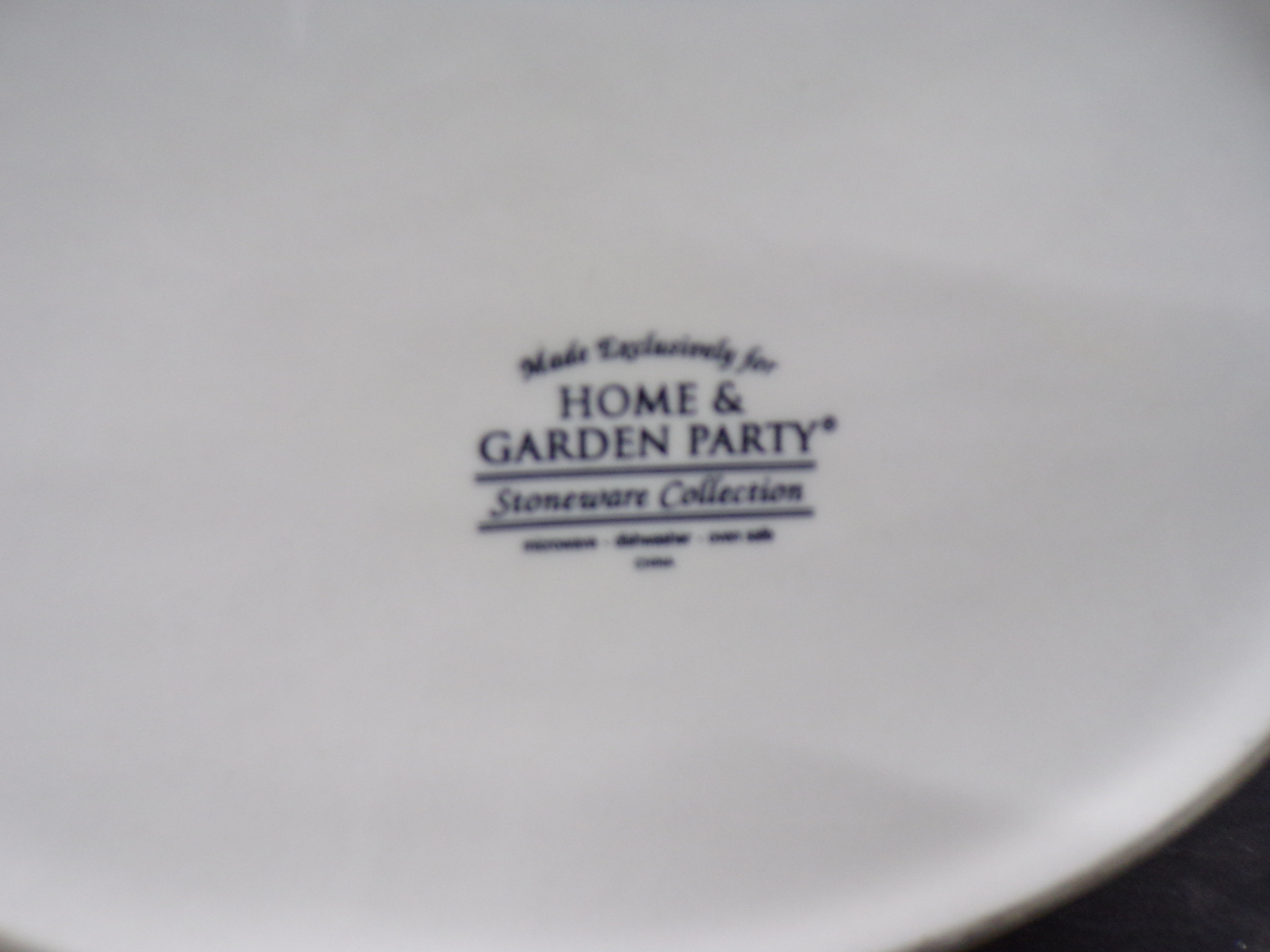 Home \u0026 Garden Party Welcome Home Stoneware Bean Pot / Casserole with Lid 8  Yellow, Green, Red and Blue - Great Condition, image size:3000x2250