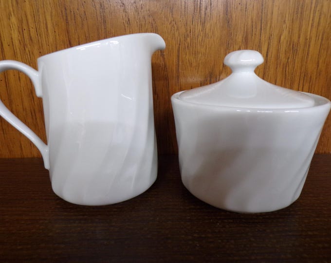 2507 Corning White Swirl Vintage Cream & Covered Sugar Set - Pre-owned Great Condition