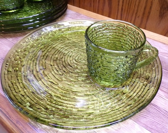 2510 Anchor Hocking Vintage 1960's Avocado Green Soreno 8 pc Snack Set (4) 10" Plates & (4) Matching Cups - Great Condition