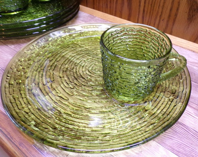 2510 Anchor Hocking Vintage 1960's Avocado Green Soreno 8 pc Snack Set (4) 10" Plates & (4) Matching Cups - Great Condition
