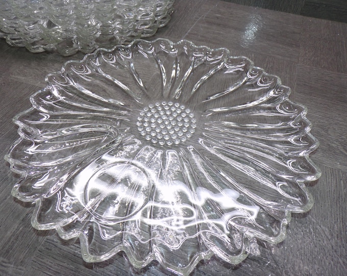 2602 Hazel Atlas 10" Vintage Clear Glass Sunflower Luncheon Snack Dinner Plates Set of 7 - Great Condition